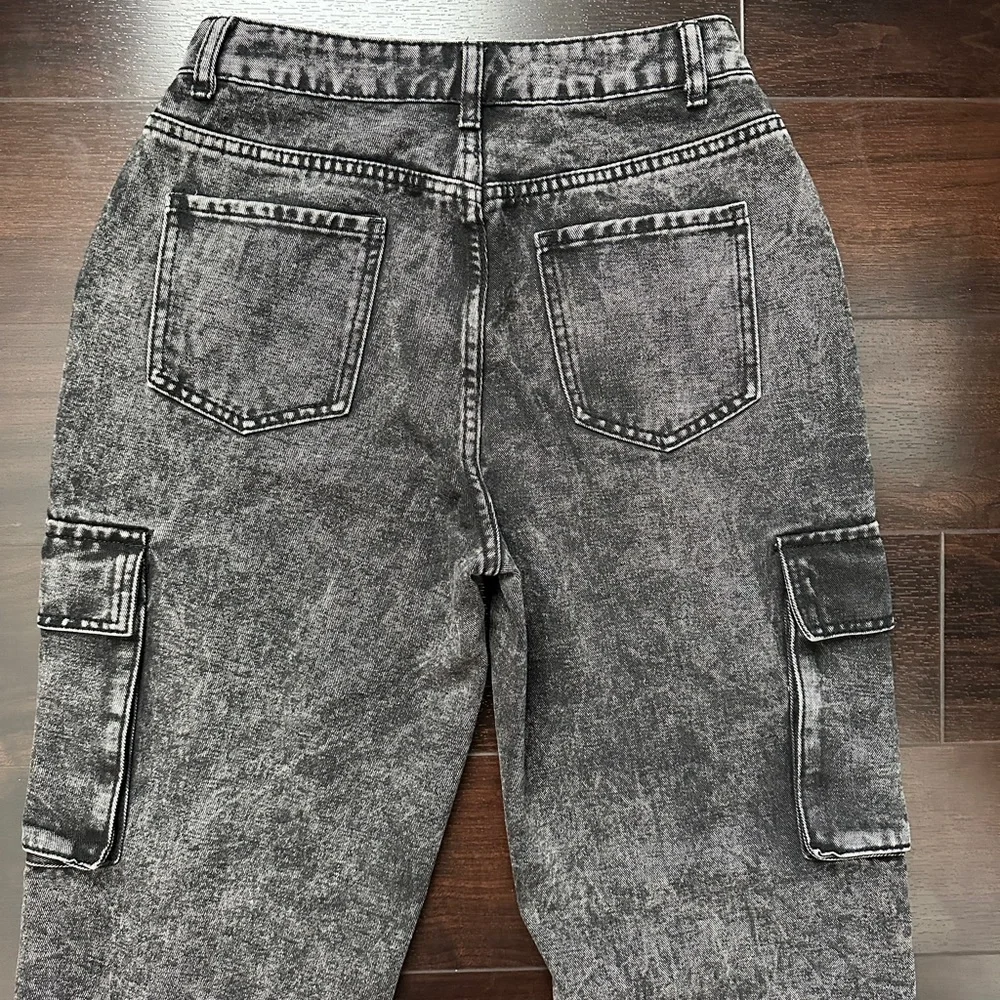 SHEIN Black Acid Wash Cargo Jeans - Picture 4 of 9